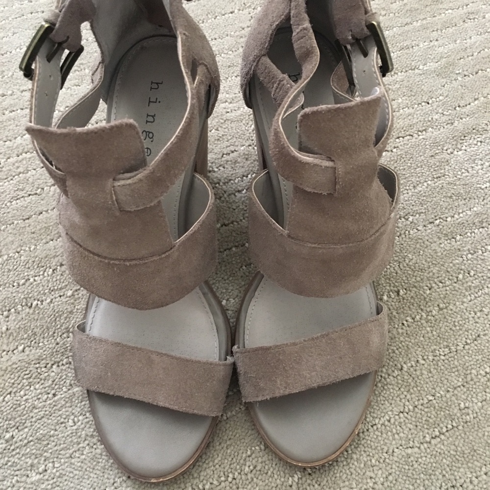 Hinge Cora Block Suede Light Brown Sandal Heel